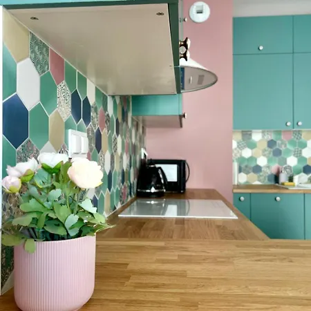 Zoo Arena Near Airport Free Parking *