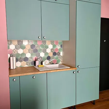 Zoo Arena Near Airport Free Parking *