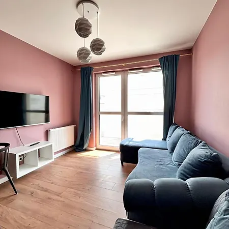 Zoo Arena Near Airport Free Parking