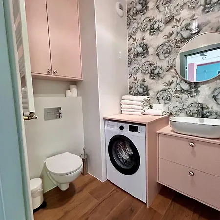 Zoo Arena Near Airport Free Parking Łódź