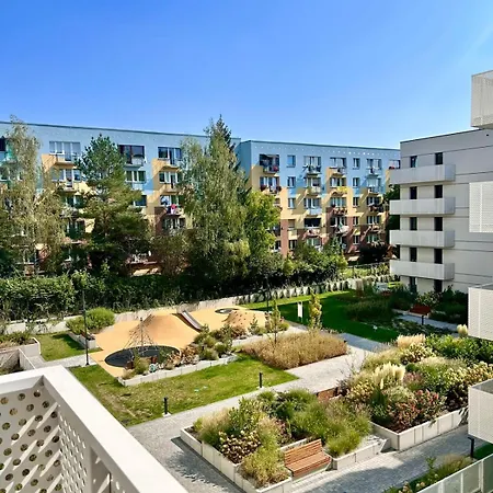 Zoo Arena Near Airport Free Parking