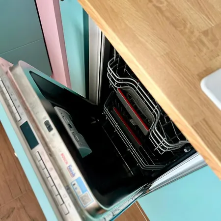 Zoo Arena Near Airport Free Parking