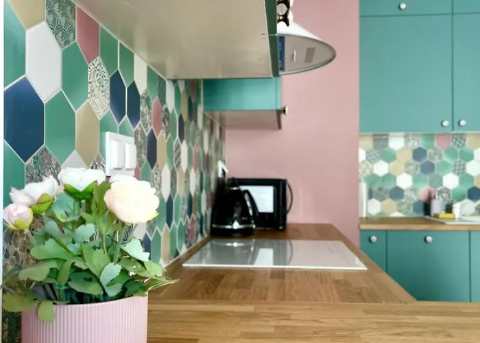 Zoo Arena Near Airport Free Parking *