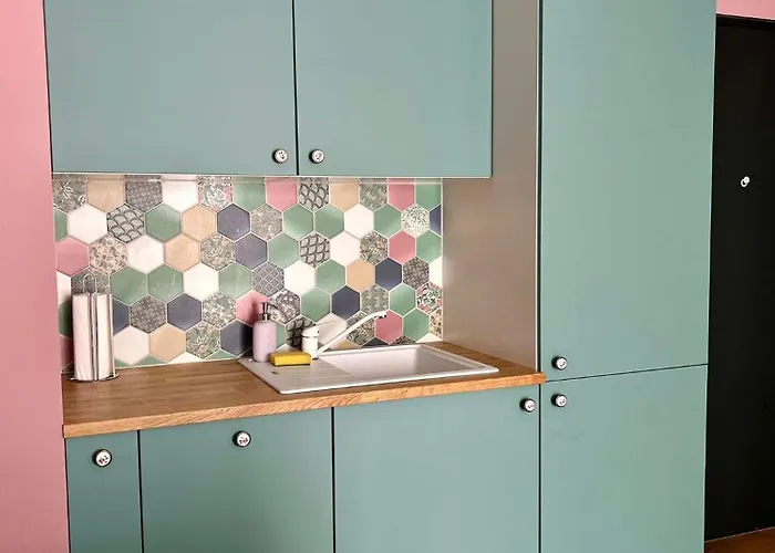 Zoo Arena Near Airport Free Parking *