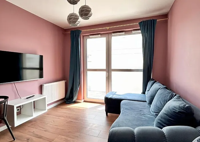 Zoo Arena Near Airport Free Parking