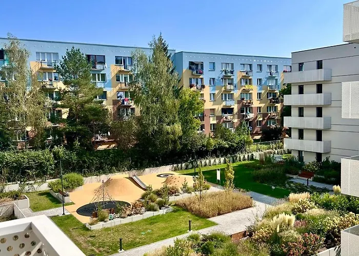 Zoo Arena Near Airport Free Parking